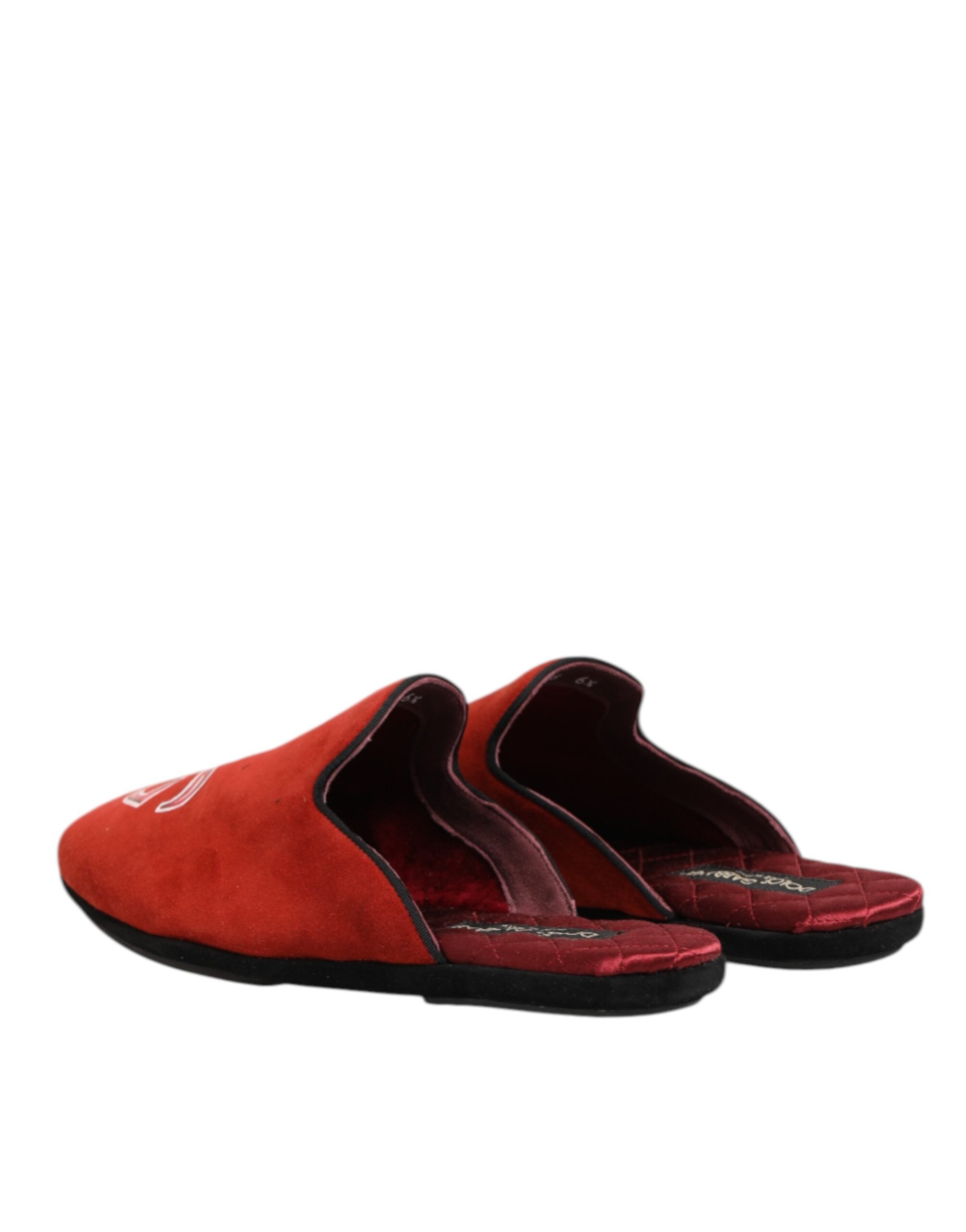 Chaussures hommes Dolce & Gabbana, slippers en daim rouge DG King, chaussures de maison élégantes et confortables.