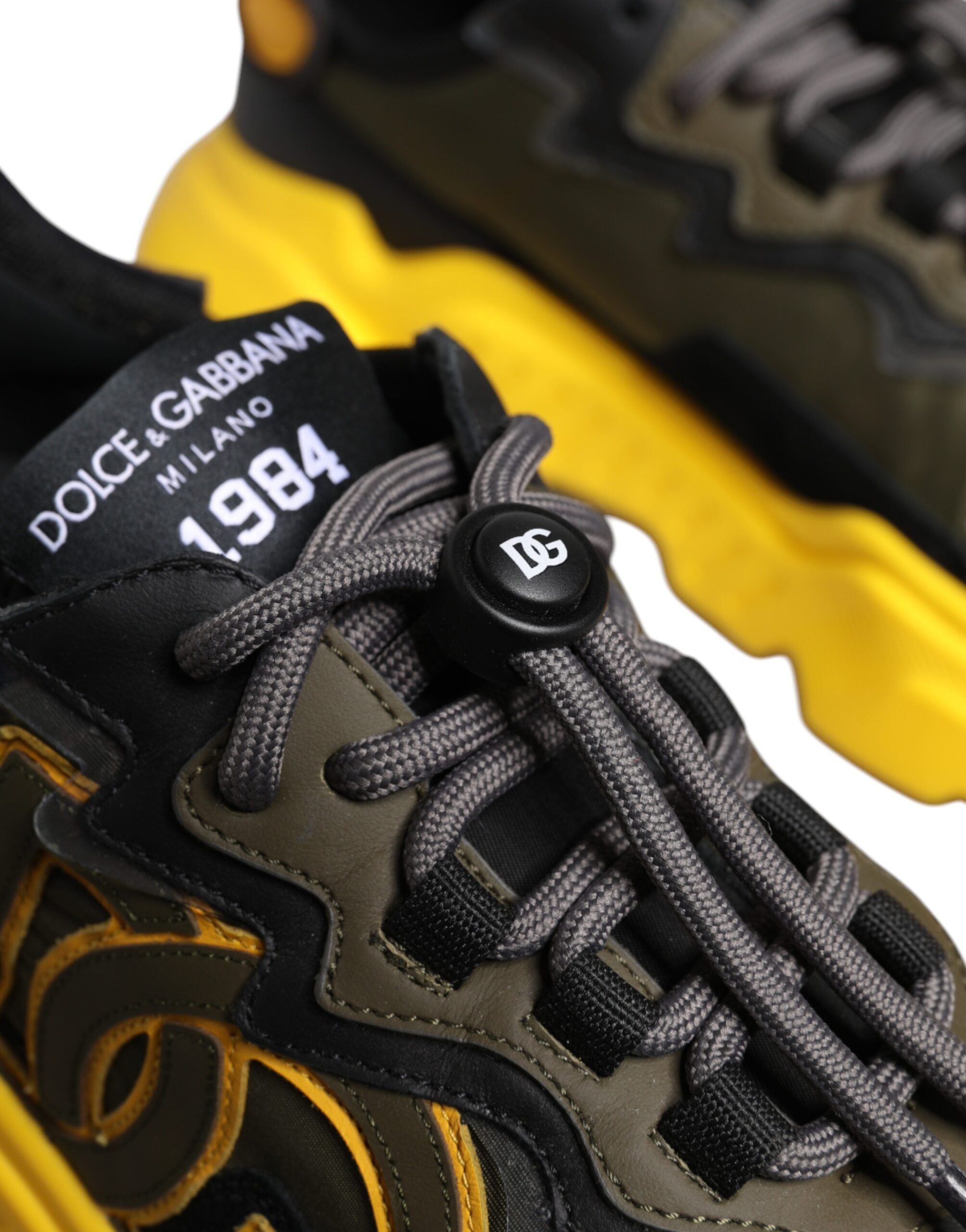 Chaussures basses Dolce & Gabbana Daymaster noires et jaunes, sneakers low top avec design moderne et détails élégants.