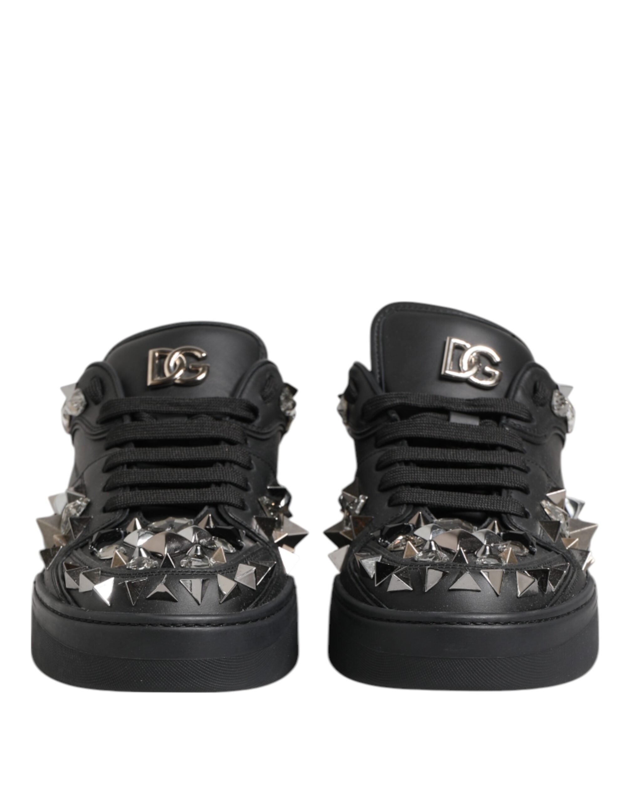Chaussures sneakers pour hommes Dolce & Gabbana Portofino noires avec studs, vue en gros plan.