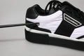 Chaussures sneakers basses Dolce & Gabbana Miami en cuir noir et blanc, vue de face.
