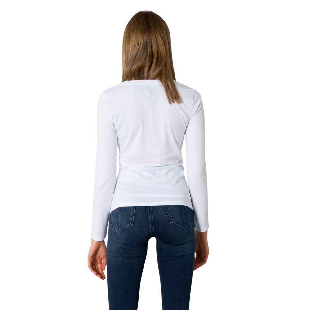 T-shirt à manches longues en coton blanc Armani Exchange, vue de face, avec logo discret sur la poitrine.