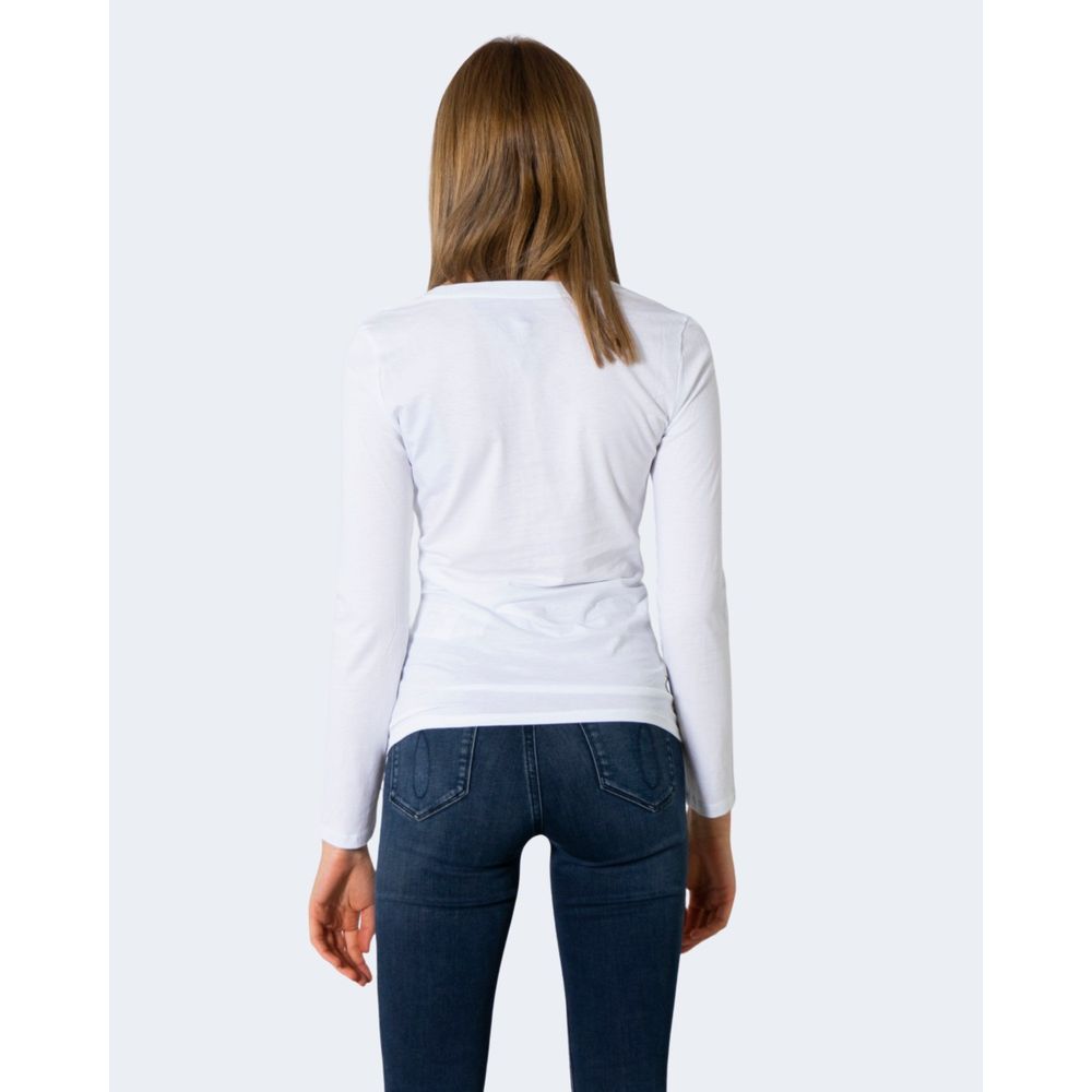 T-shirt blanc à manches longues en coton de la marque Armani Exchange, vue de face avec col rond visible.