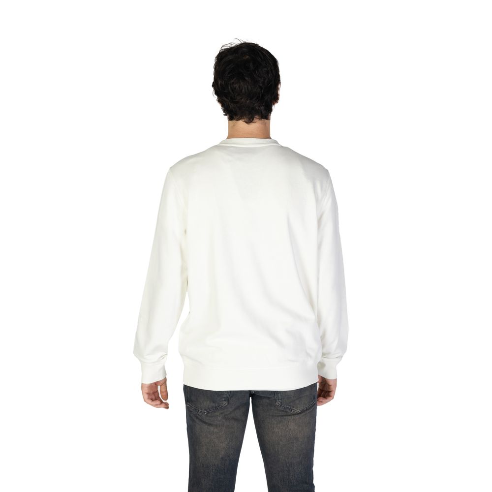 Sweatshirt blanche en coton de la marque Hugo Boss affichée, avec logo discret sur la poitrine.