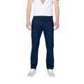 Jeans skinny Tommy Hilfiger en coton bleu pour homme, coupe ajustée et design classique visible sur l'image.