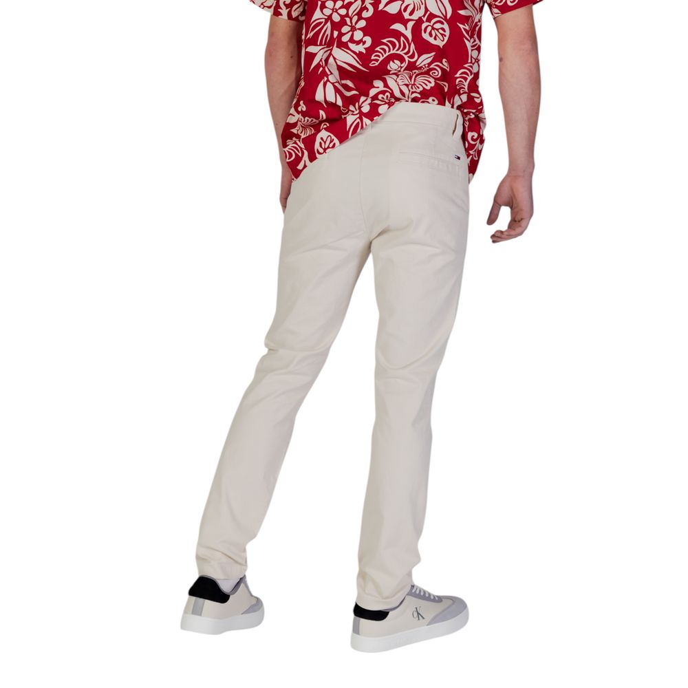 Jeans skinny beige en coton de la marque Tommy Hilfiger Jeans, vue de face sur un fond neutre.