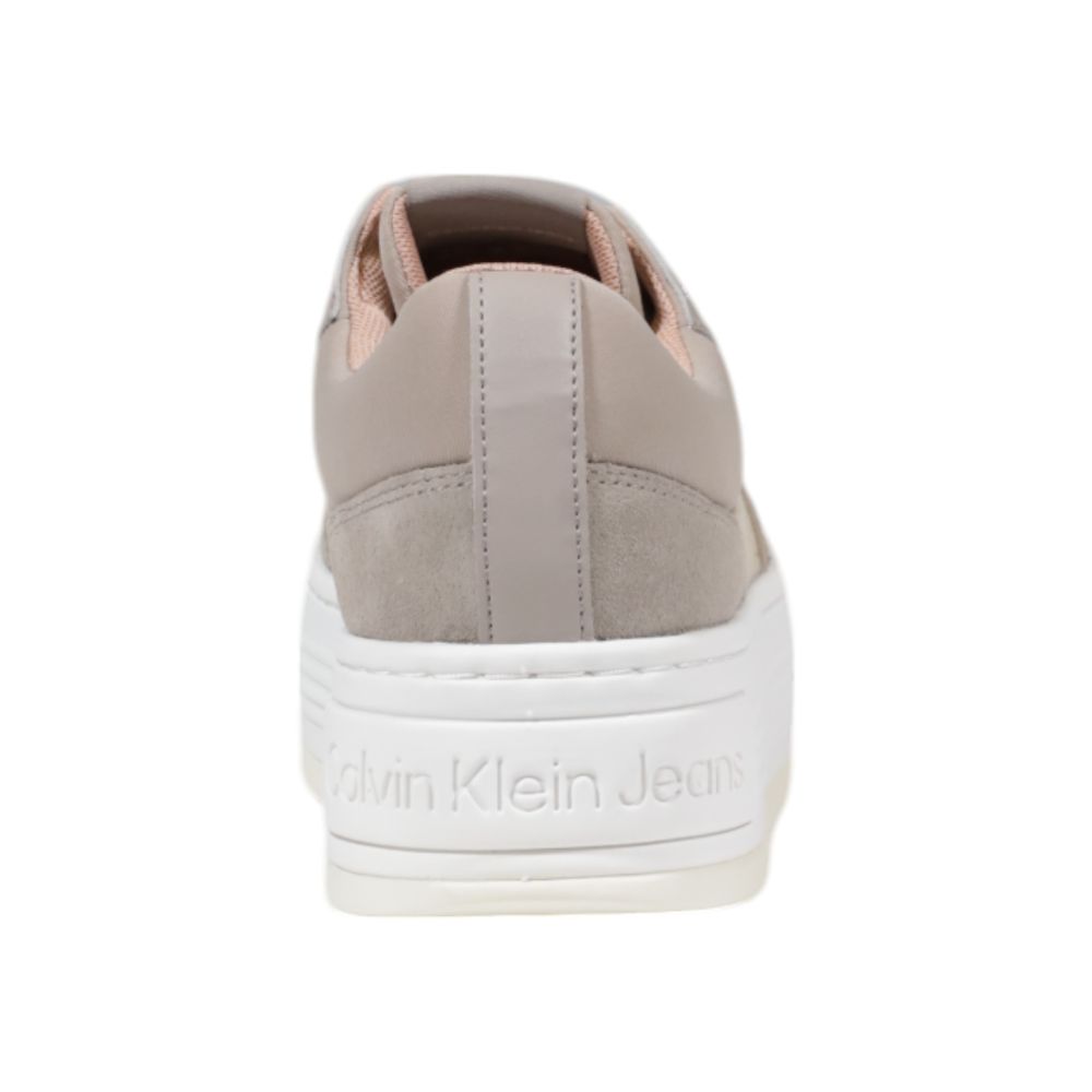 Chaussures plateforme Calvin Klein Jeans en coton recyclé beige, vue frontale avec détails des sneakers.