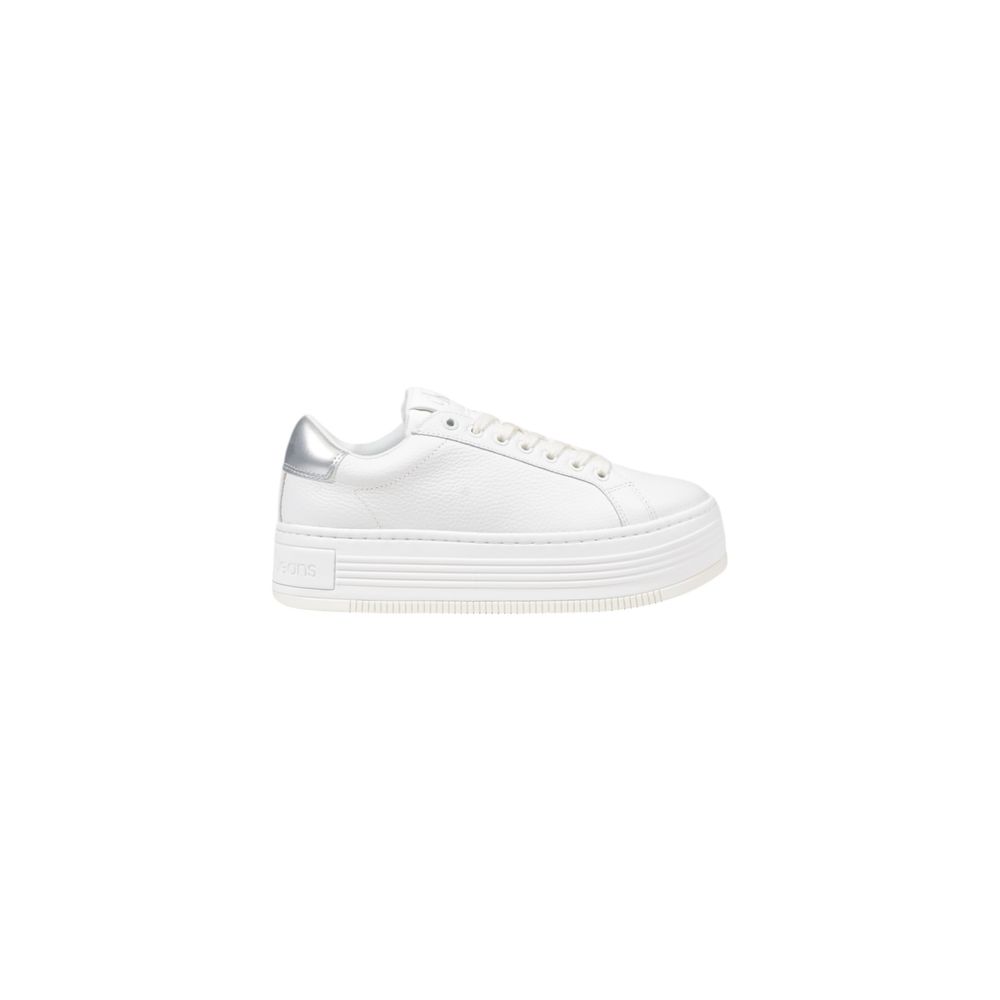 Chaussures plateformes en cuir argenté de Calvin Klein Jeans, sneakers élégants pour femmes ou hommes.
