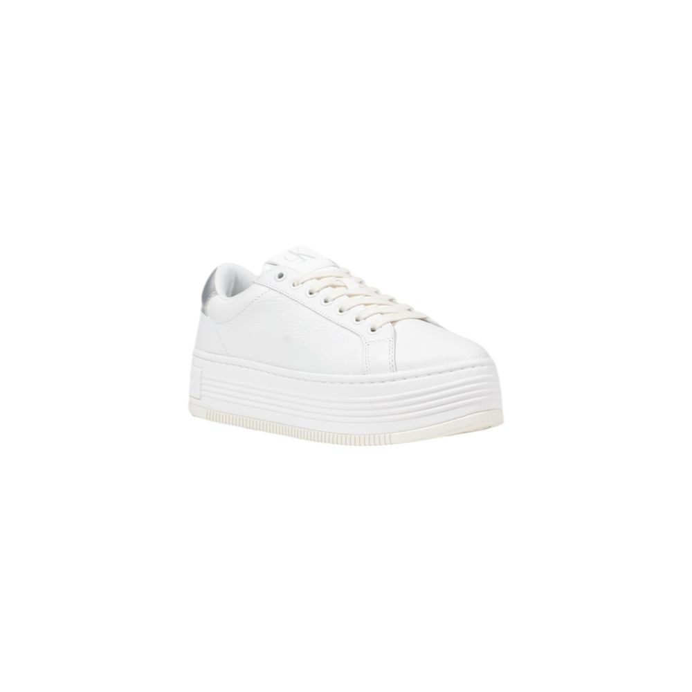 Chaussures plateformes en cuir argenté de Calvin Klein Jeans, baskets élégantes avec semelle épaisse et design moderne.