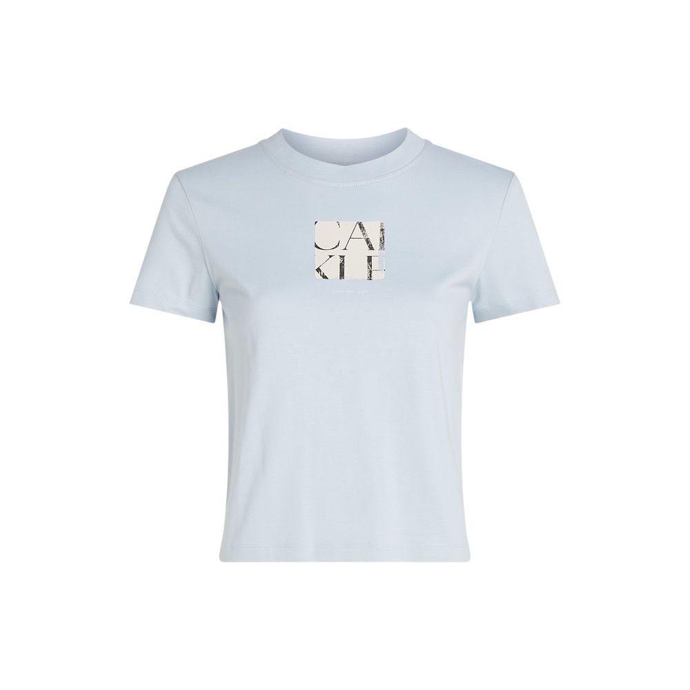 T-shirt Calvin Klein Jeans bleu en coton recyclé, détail du col et du logo sur la poitrine, mode éco-responsable.