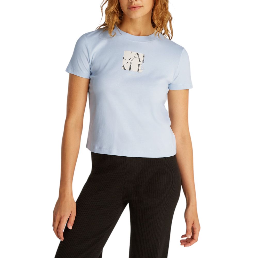 T-shirt bleu Calvin Klein Jeans en coton recyclé, vue de face, avec col rond et logo discret sur la poitrine.