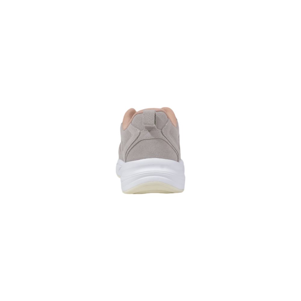 Baskets athlétiques en cuir artificiel gris de Calvin Klein Jeans, style sportif avec semelle blanche et design moderne.