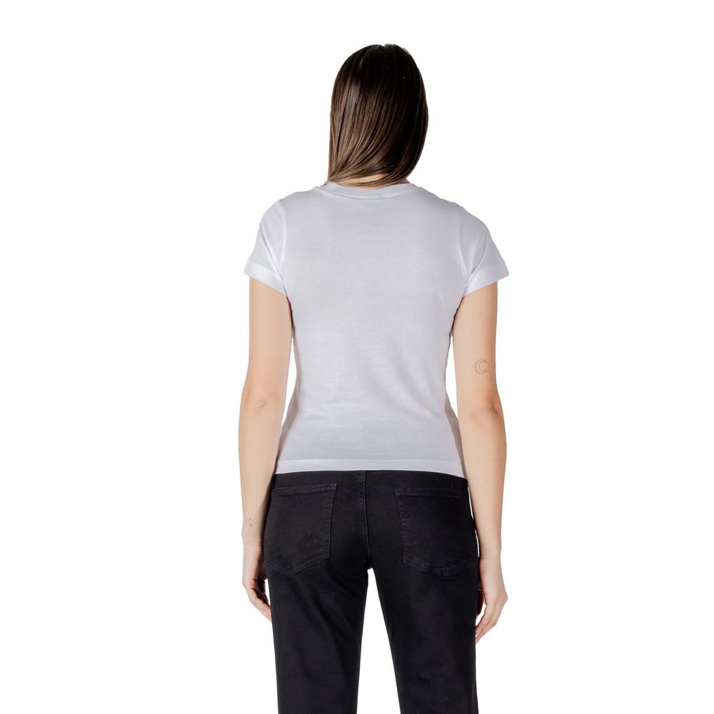 T-shirt blanc en coton Guess Active, style décontracté, col rond et logo Guess visible sur le devant.