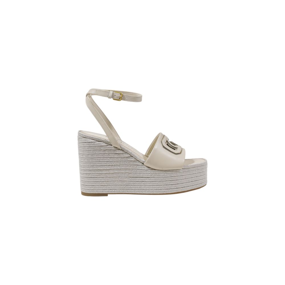 Chaussures Guess beige en synthétique à talons hauts pour femmes, élégantes et sophistiquées, vues de côté.