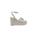 Chaussures Guess beige en synthétique à talons hauts pour femmes, élégantes et sophistiquées, vues de côté.