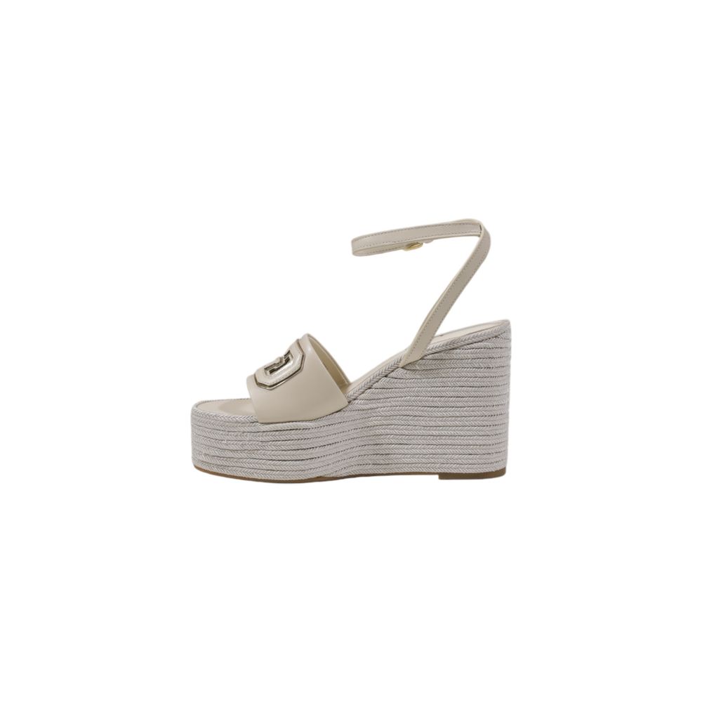 Escarpins beige en synthétique de Guess avec talons hauts élégants, parfaits pour une tenue sophistiquée.