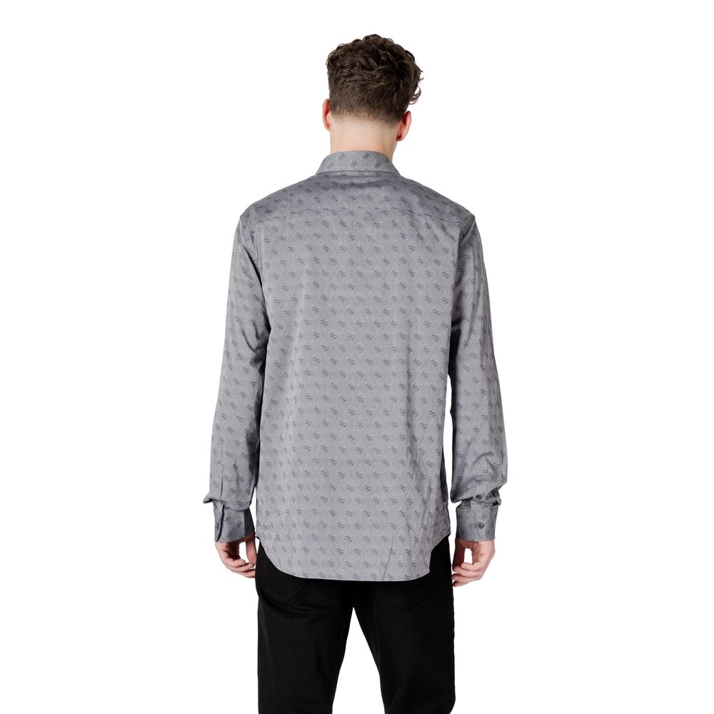 Chemise en coton grise Guess pour homme, col classique, détails élégants, portée décontractée.