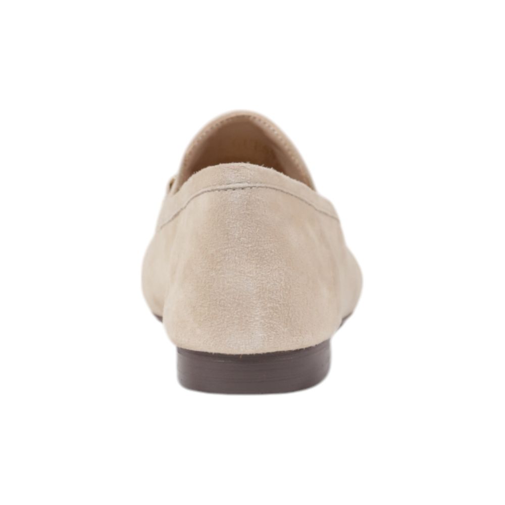 Escarpins en cuir beige Guess avec plateforme, semelle épaisse et talons hauts pour femme.