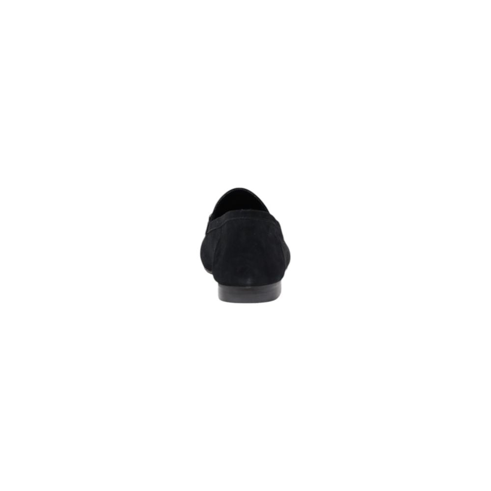 Escarpins Guess en cuir noir à plateforme, style élégant avec talons hauts et finition soignée, parfaits pour une tenue sophistiquée.