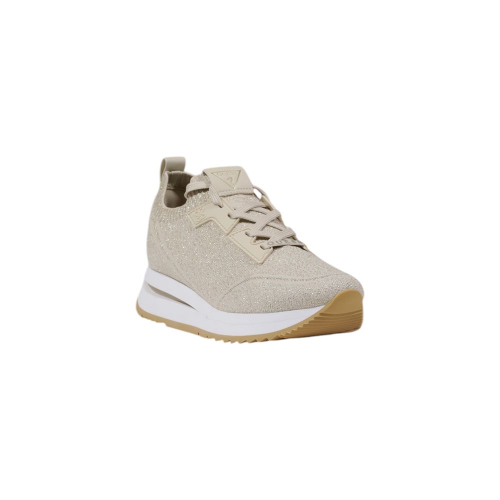 Baskets basses en polyester beige Guess, chaussures de sport tendance avec semelle blanche, vue de face.