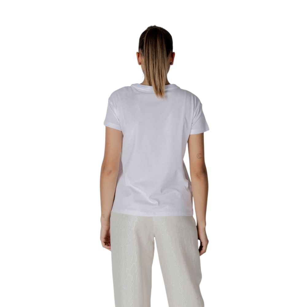 T-shirt blanc en coton de la marque Armani Exchange, coupe classique, porté ou posé à plat.
