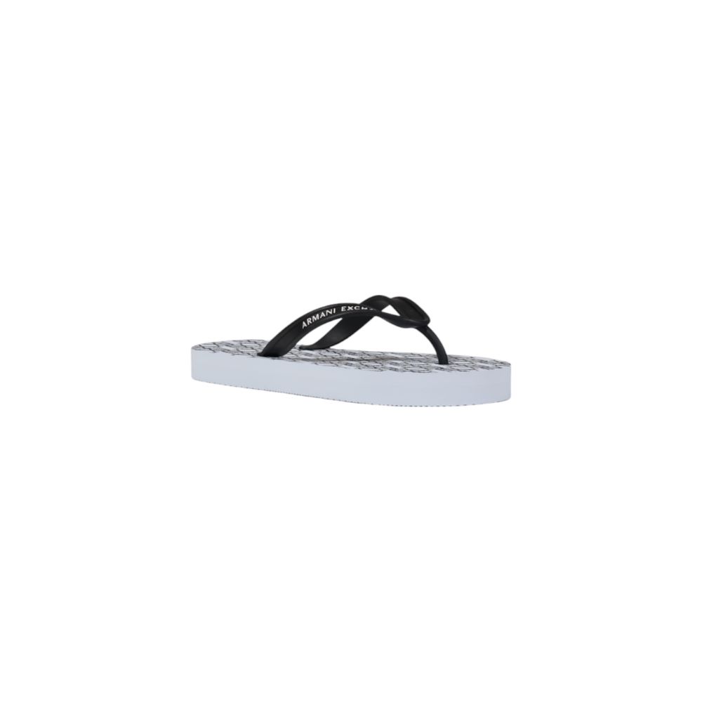 Sandales de plage en caoutchouc blanc Armani Exchange, flip-flops confortables pour l'été, avec logo de la marque visible.
