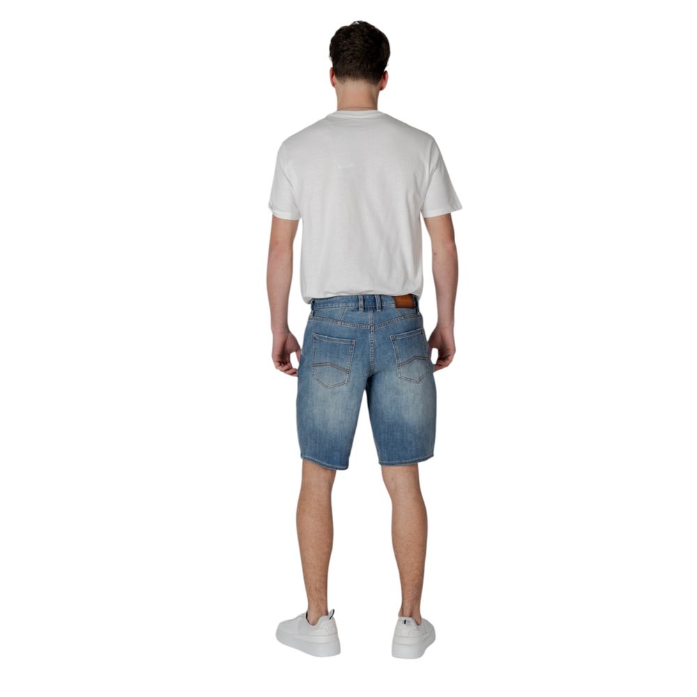 Shorts bermuda en polyester bleu de la marque Armani Exchange, vue de face avec poches et ceinture.