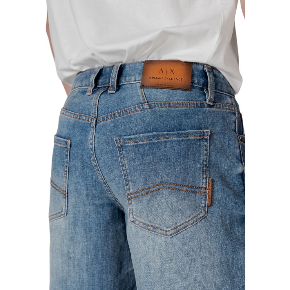 Shorts bermuda en polyester bleu de la marque Armani Exchange, vue de face, avec détails de la ceinture et des poches.