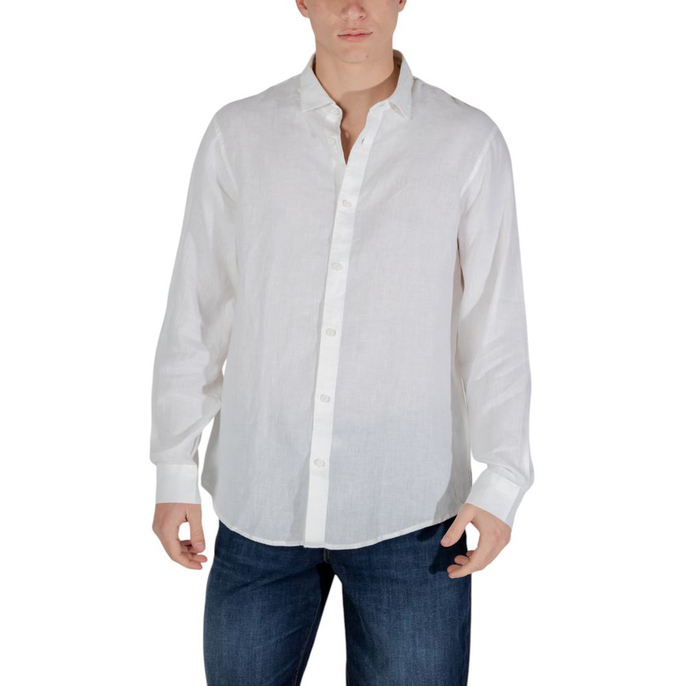 Chemise blanche en lin Armani Exchange pour homme, col classique et manches longues, vue de face.