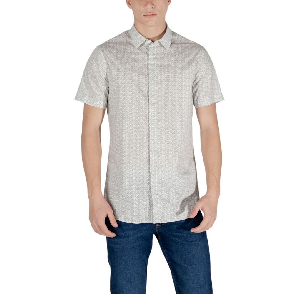 Chemise à manches courtes en coton écru Armani Exchange, style décontracté et confortable, visible sur l'image.
