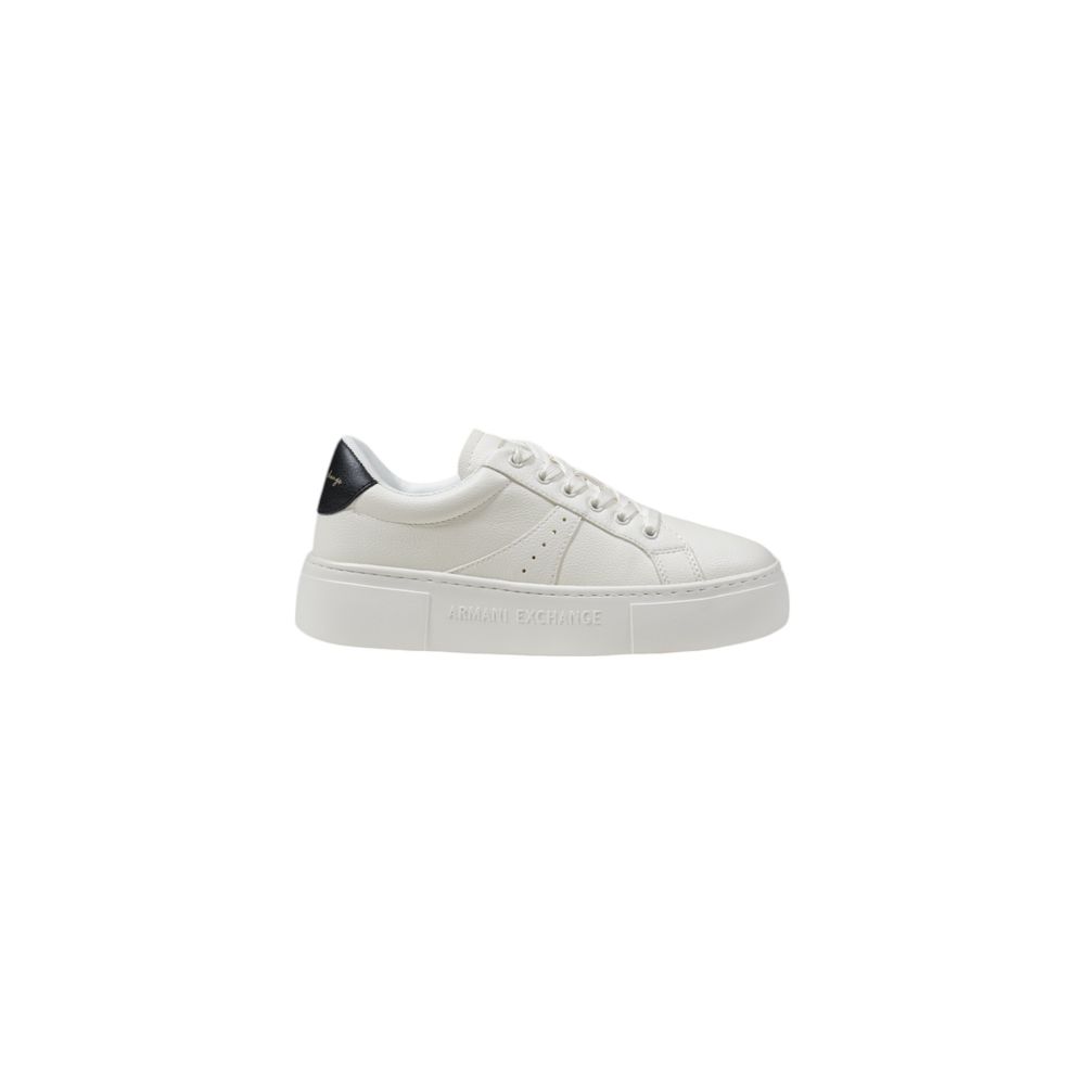 Chaussures sneakers épaisses en polyester noir de la marque Armani Exchange, vue de face.