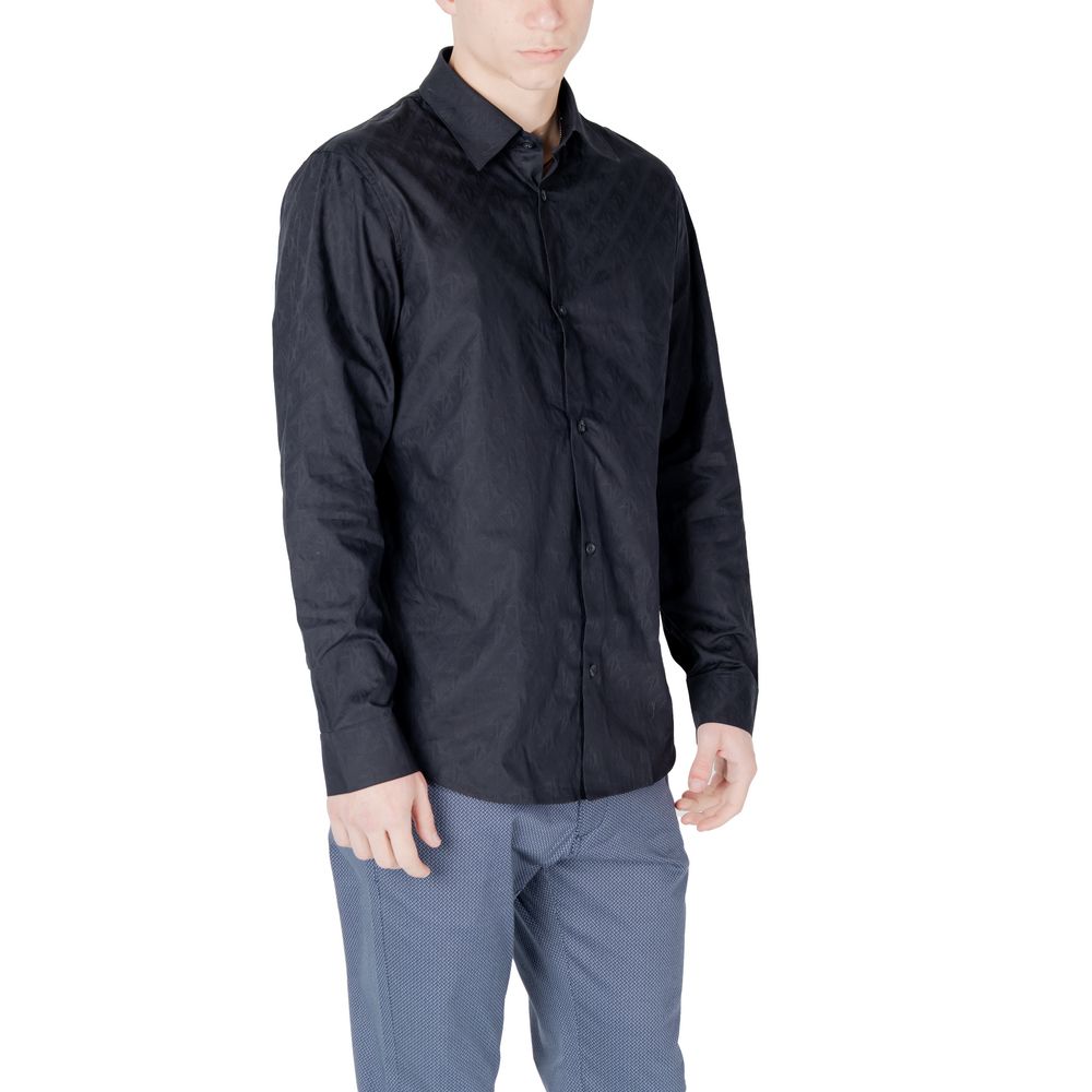 Chemise en coton bleu Armani Exchange, col classique et manches longues, vue de face.