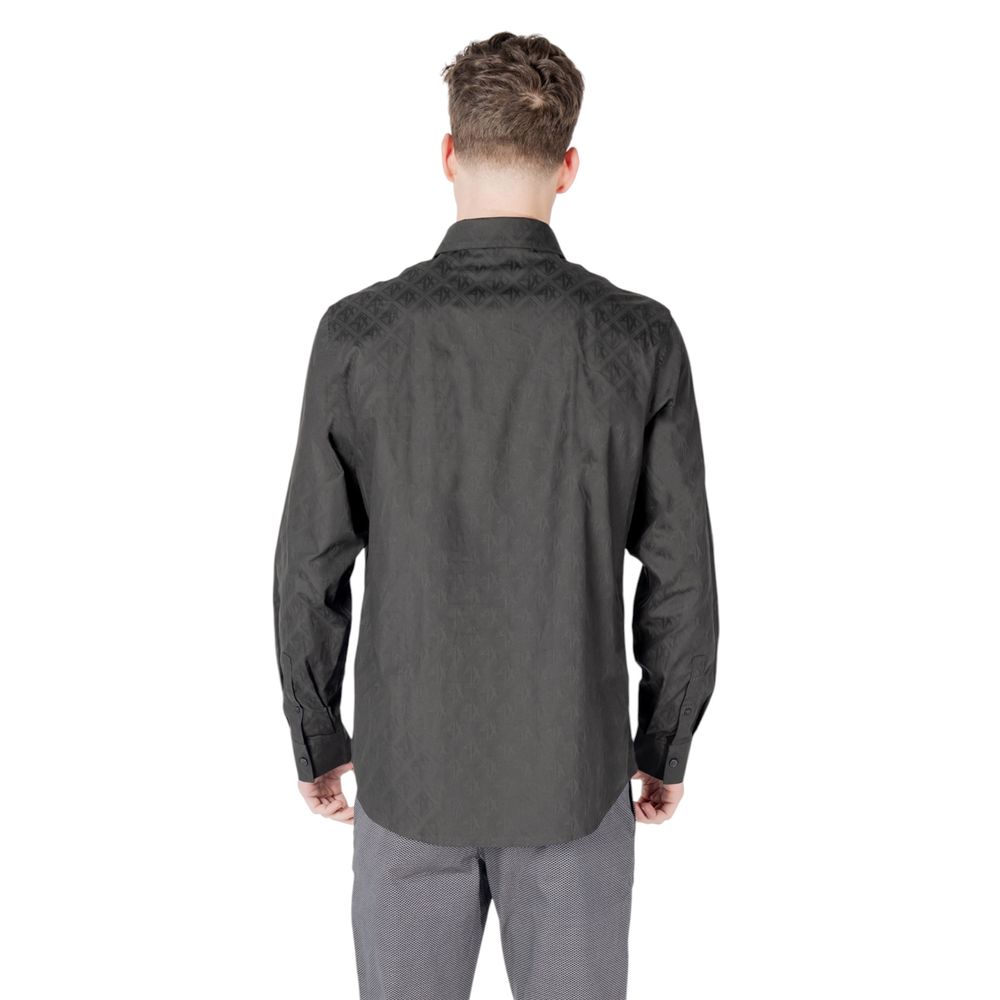 Chemise noire en coton Armani Exchange, vue de face, avec col classique et boutons visibles.