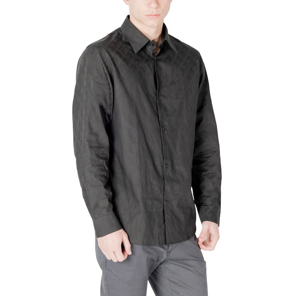 Chemise noire en coton Armani Exchange, manches longues et col classique, vue de face.