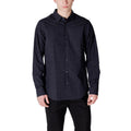 Chemise en coton bleue à motif de la marque Armani Exchange, avec col et manches longues visible sur l'image.
