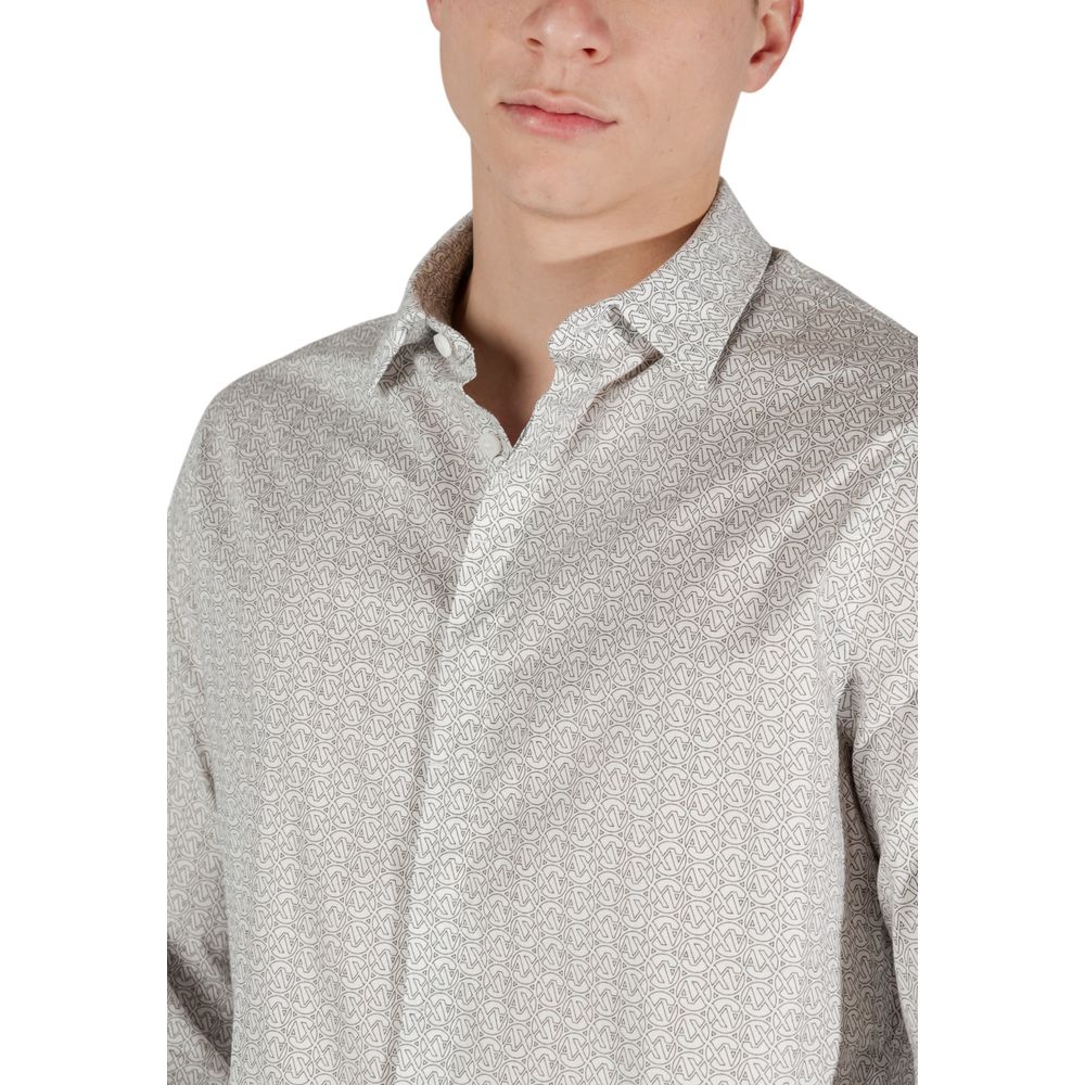 Chemise en coton crème à motif Armani Exchange, vue de face, avec col classique et manches longues.