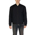 Veste bomber noire en polyamide de la marque Hugo Boss, avec détails de design modernes et fermeture éclair visible.