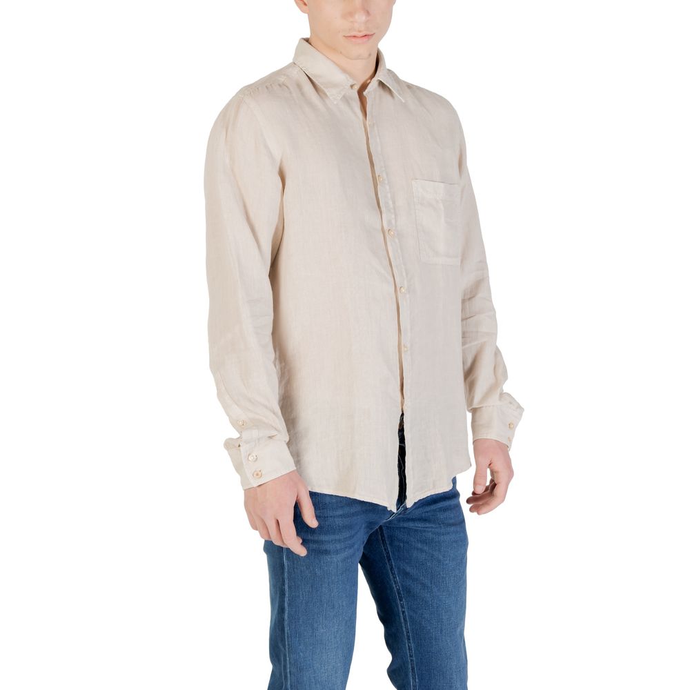 Chemise en lin beige de la marque Hugo Boss, avec col classique et manches longues, idéale pour un style élégant et décontracté.