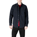 Chemise en coton noir de la marque Calvin Klein Jeans, vue de face, avec col classique et boutons devant.