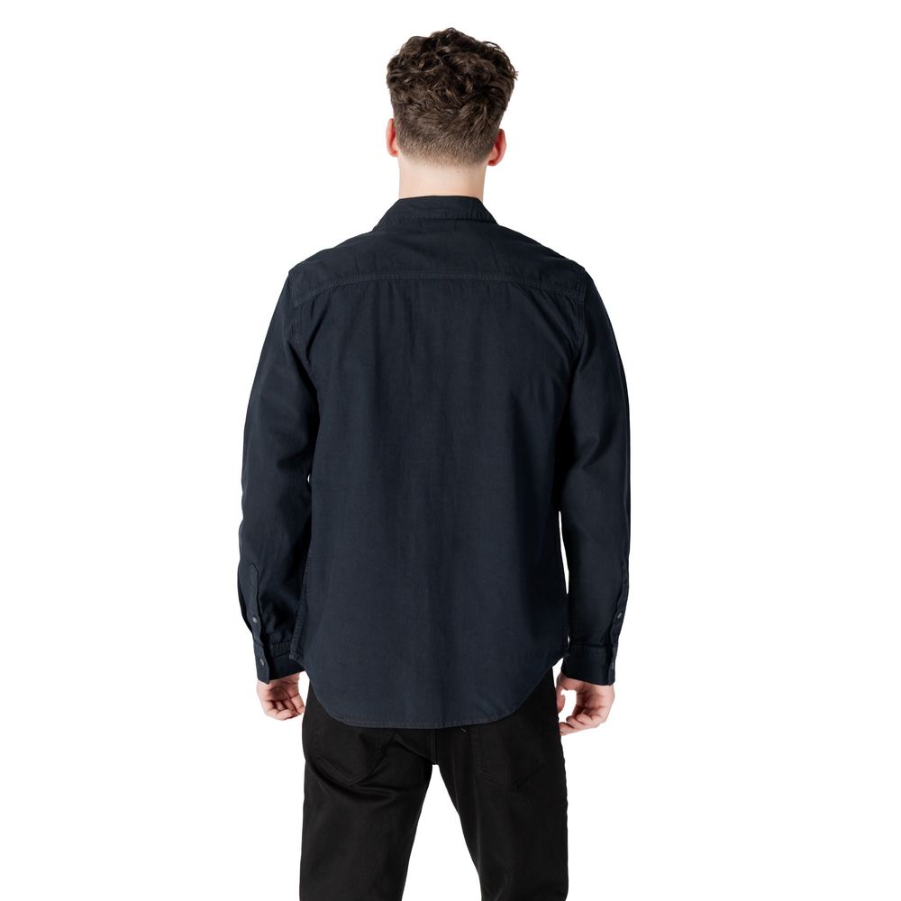 Chemise en coton noir de Calvin Klein Jeans, élégante et décontractée, avec col classique et boutons visibles.