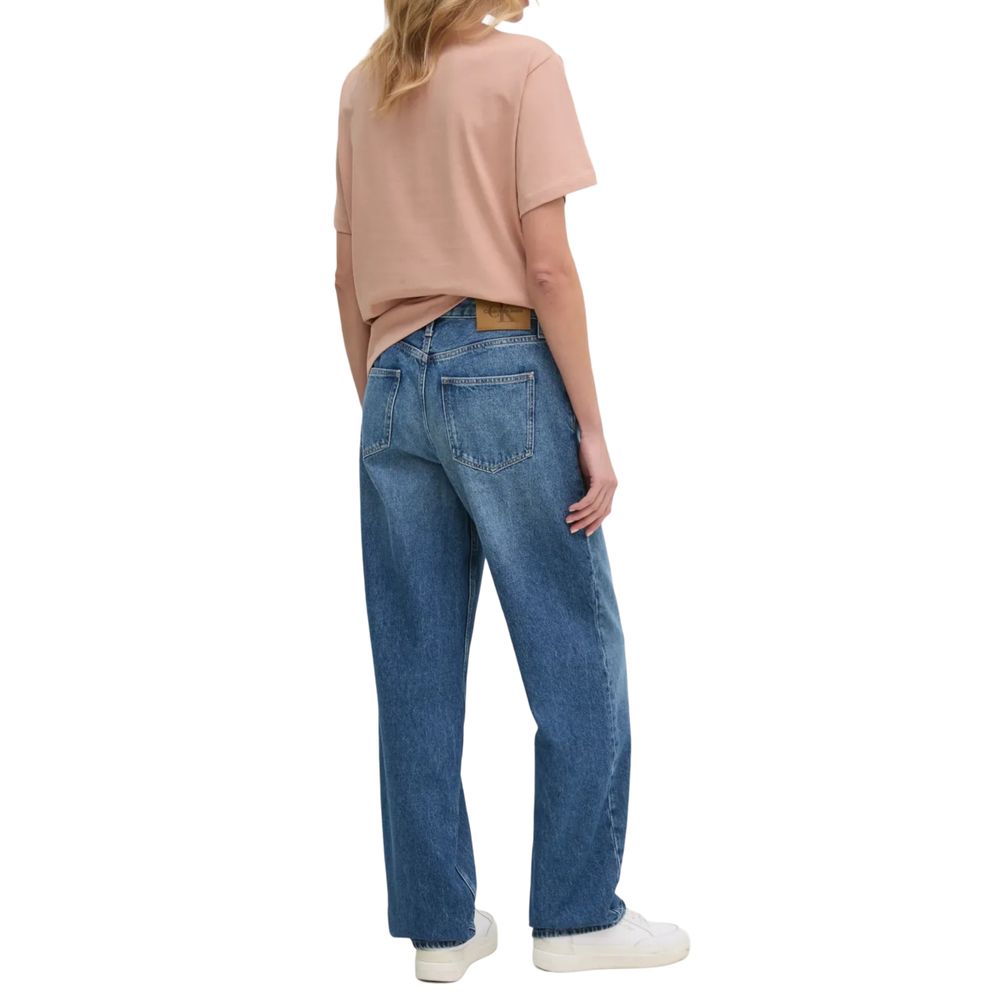 Jeans mom en coton bleu de Calvin Klein Jeans, coupe décontractée et style classique, visible en détail.