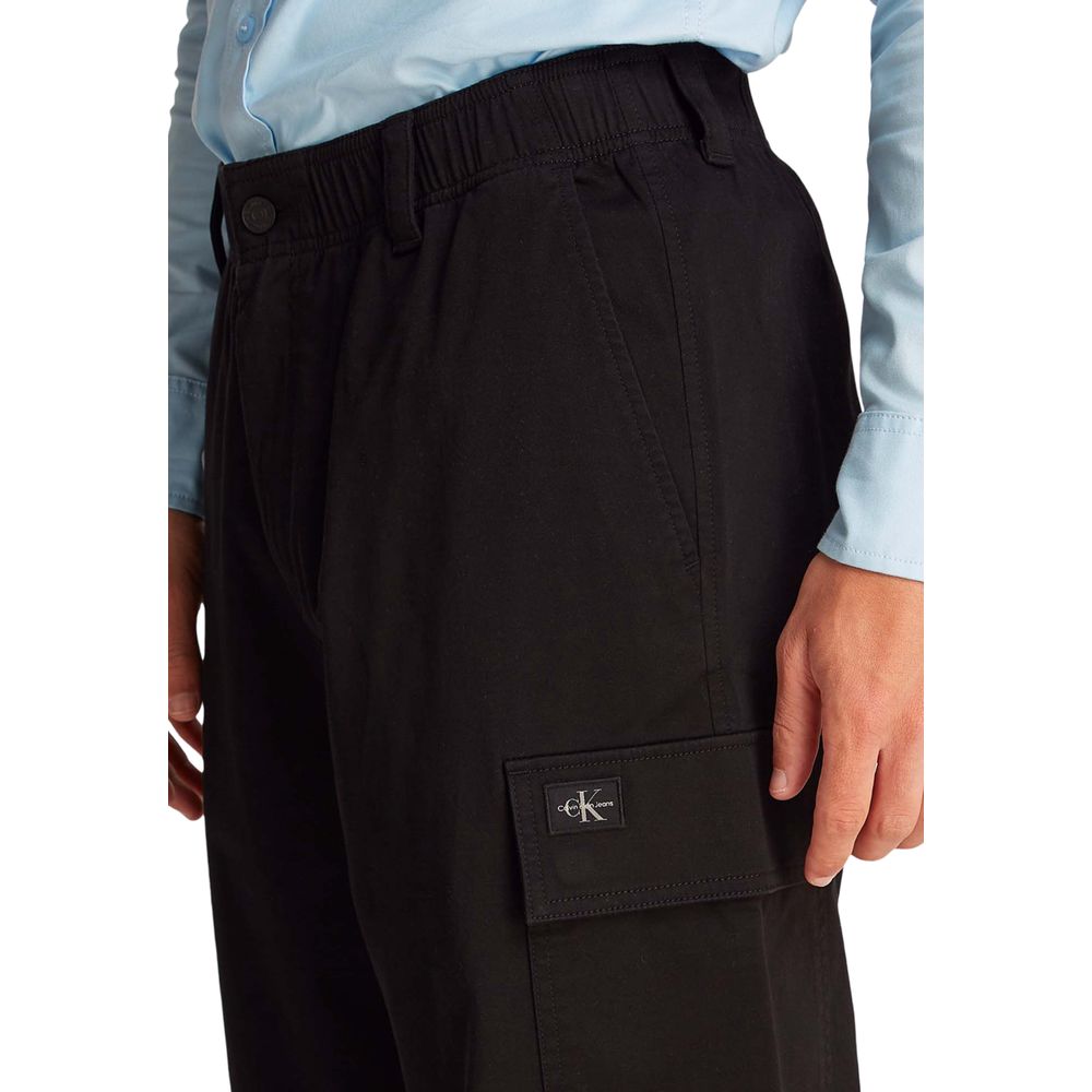 Pantalon cargo en coton noir de Calvin Klein Jeans, style décontracté avec poches latérales et coupe moderne.