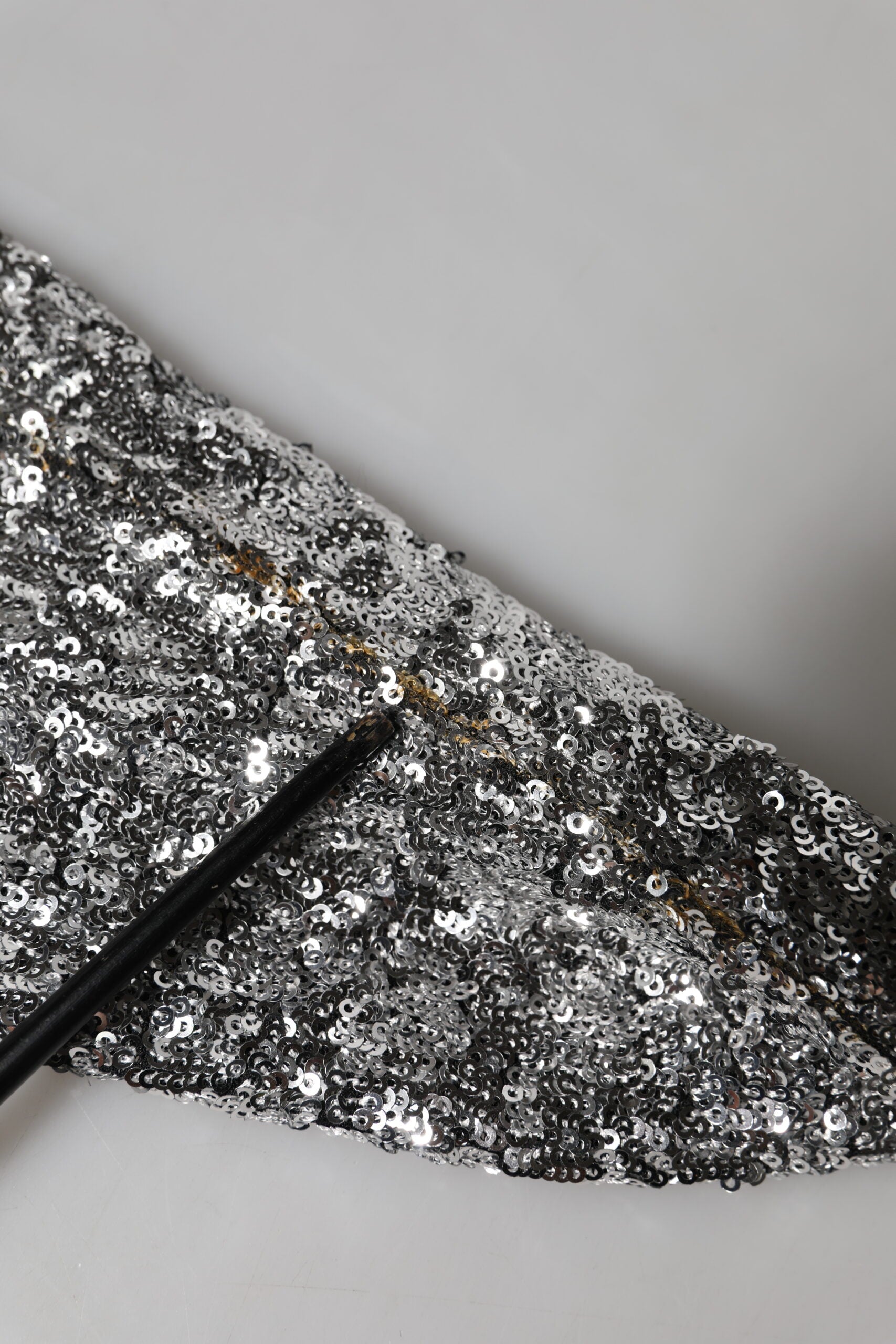 Bottes à talons hauts en sequins argentés et paillettes Dolce & Gabbana, chaussures élégantes et brillantes pour femme