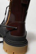 Bottes en cuir marron bicolore Dolce & Gabbana, mi-mollet, style motard avec boucle et détails robustes.