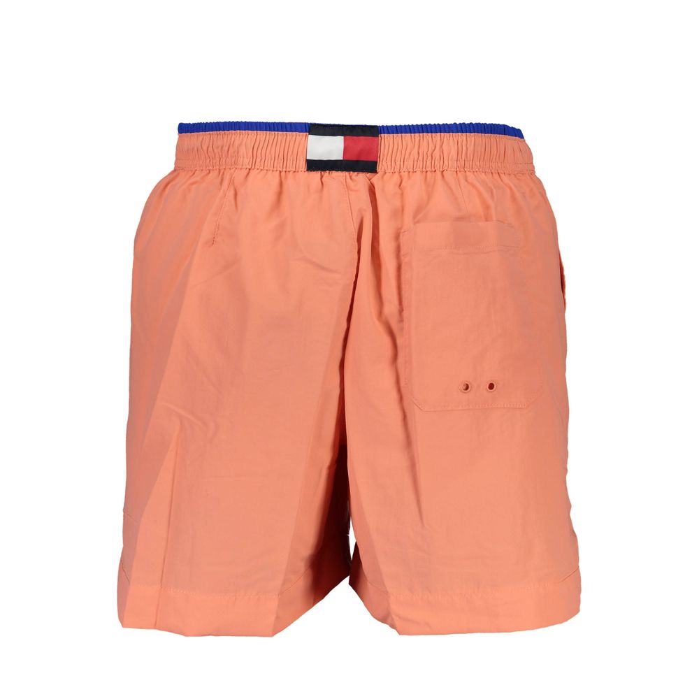 Shorts de bain pour homme Tommy Hilfiger en nylon rose, style décontracté et confortable.