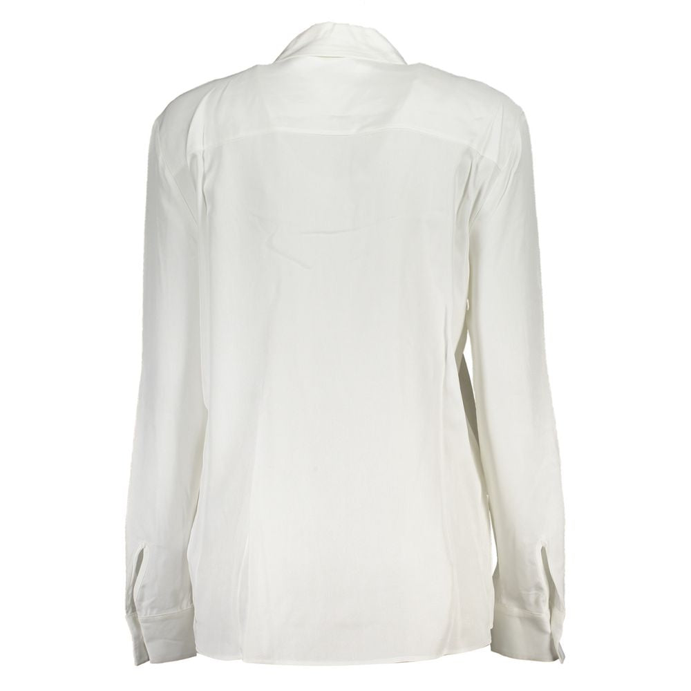 Chemise blanche en viscose pour femmes Tommy Hilfiger, coupe élégante et tissu léger visible sur l'image.