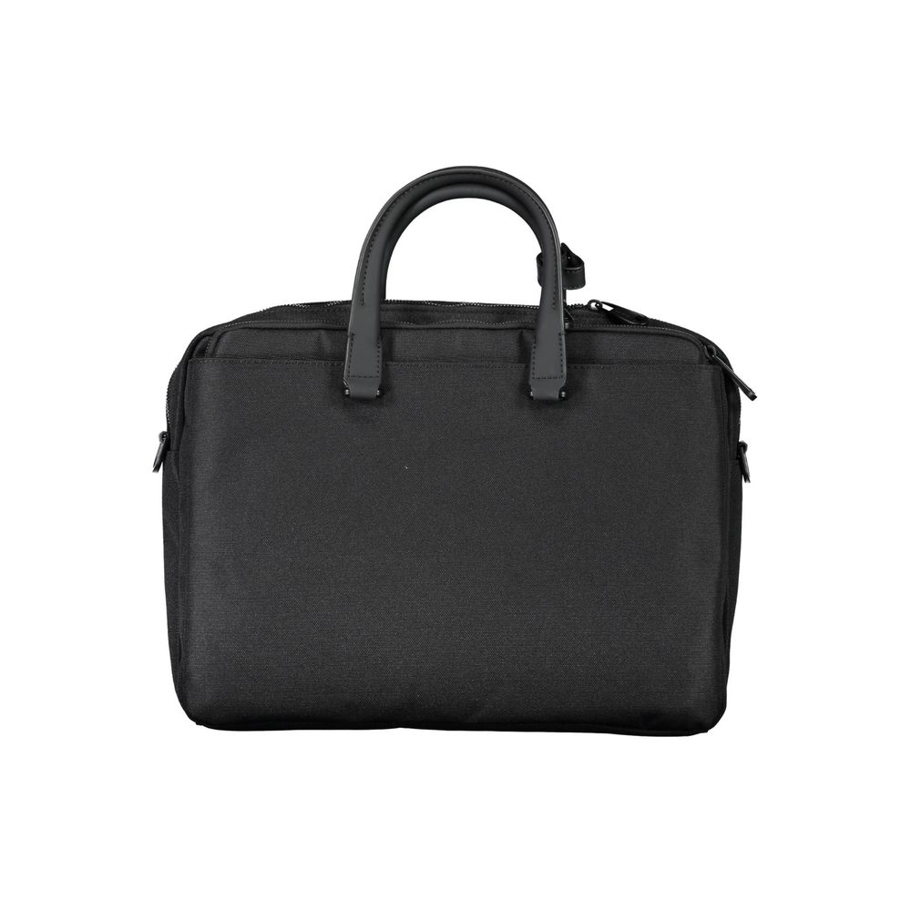 Sacoche homme Calvin Klein en polyester noir, élégant et pratique pour transporter des documents et accessoires.