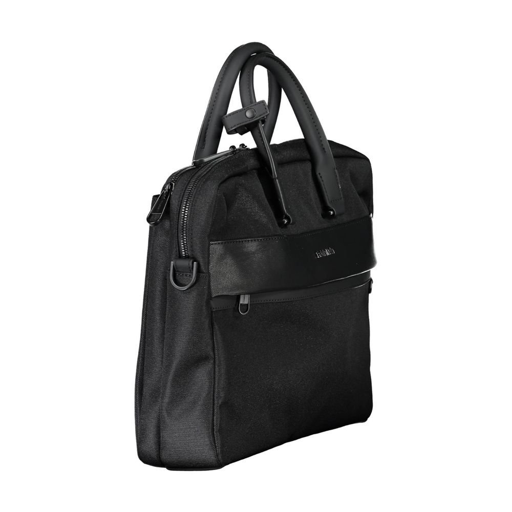 Sacoche homme Calvin Klein en polyester noir, style briefcase élégante avec poignées et compartiments pour ordinateur portable.