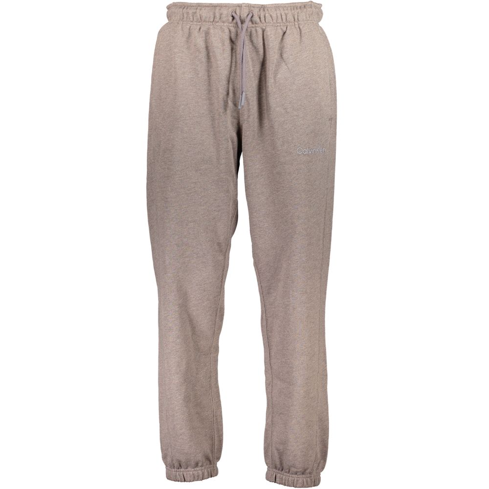 Pantalon jogger marron en coton pour homme de la marque Calvin Klein, détail visible sur le tissu et la coupe.