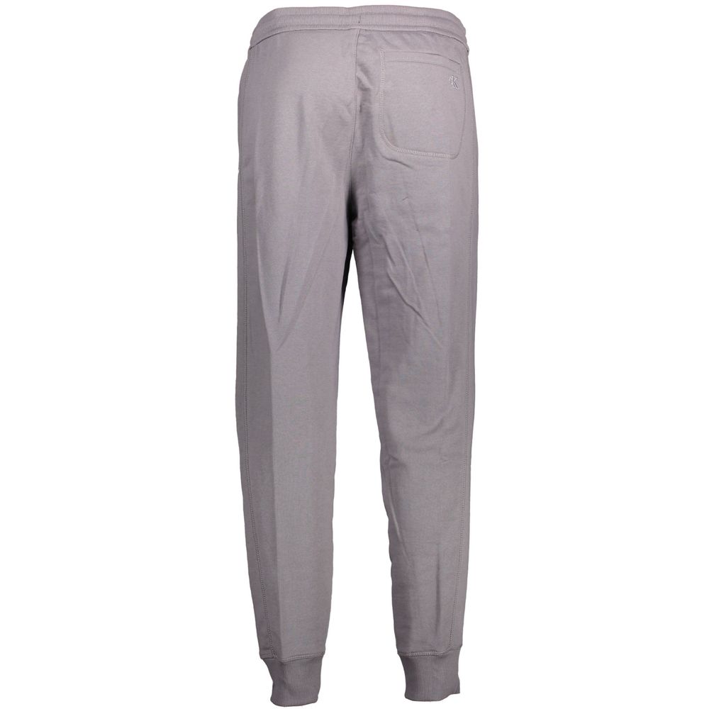 Pantalon de sport gris en coton pour homme de la marque Calvin Klein, vue de face avec détails du tissu.