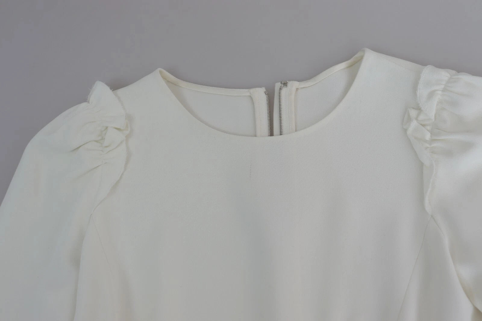 Chemise blanche Dolce & Gabbana en viscose et acétate à manches courtes, style élégant et léger.